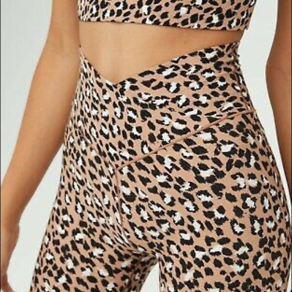 OFFLINE Real Me Crossover High Waisted Leggings